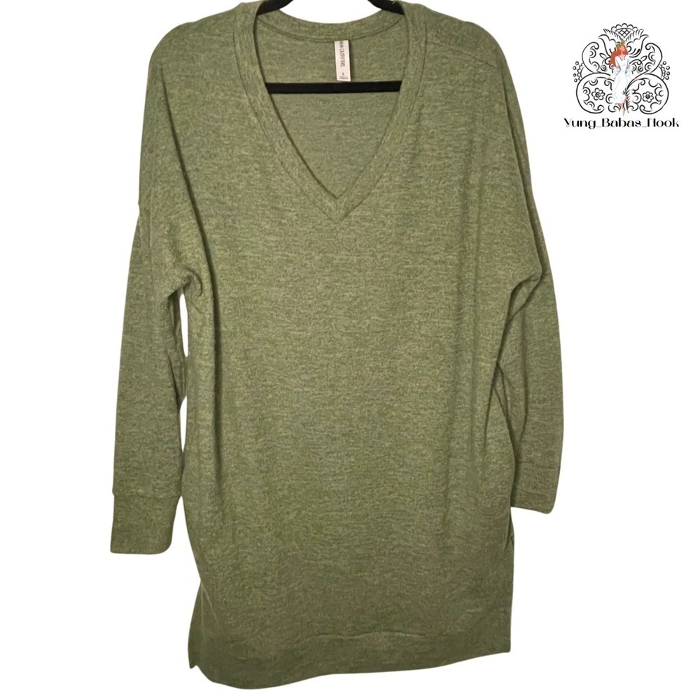 Zenana Outfitters womens Large long sleeve tunic shirt with pockets PRELOVED